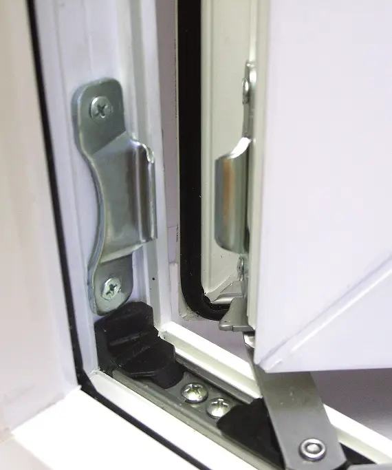 iDeal- Window-Casement-Hinge-Restrictor-Protector-023202.webp